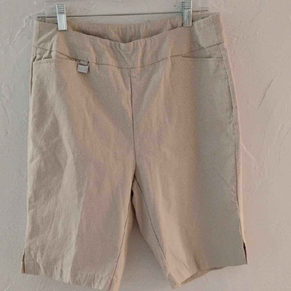 Lulu-B Women's Tan Bermuda Shorts